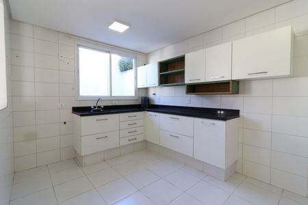 Casa de condomínio à venda com 210m², 4 quartos e 4 vagasCozinha