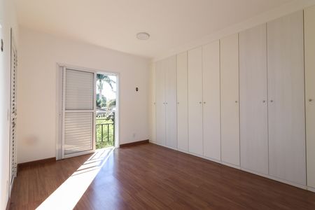 Casa de condomínio à venda com 210m², 4 quartos e 4 vagasSuite 2