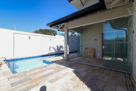Casa de condomínio à venda com 210m², 4 quartos e 4 vagasÁrea externa