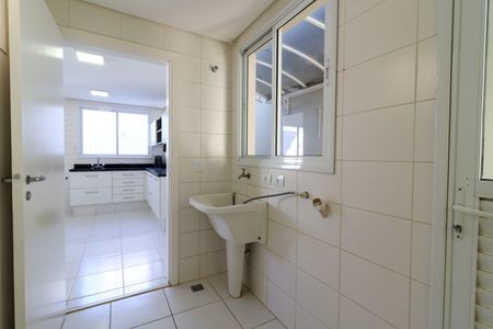 Casa de condomínio à venda com 210m², 4 quartos e 4 vagasÁrea de Serviço
