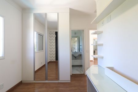 Casa de condomínio à venda com 210m², 4 quartos e 4 vagasSuite 3