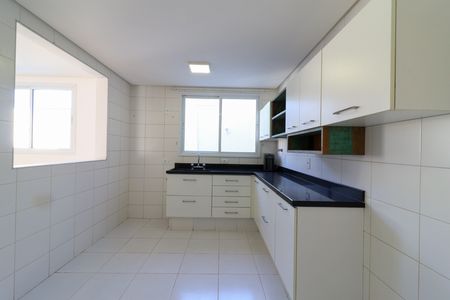 Casa de condomínio à venda com 210m², 4 quartos e 4 vagasCozinha