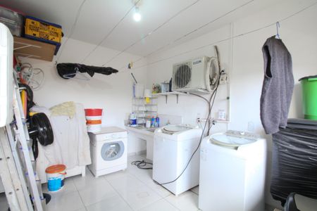 Casa à venda com 350m², 2 quartos e sem vagaÁrea de Serviço 2