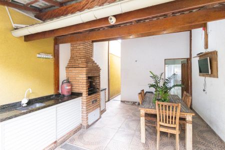 Casa à venda com 135m², 3 quartos e 2 vagasQuintal
