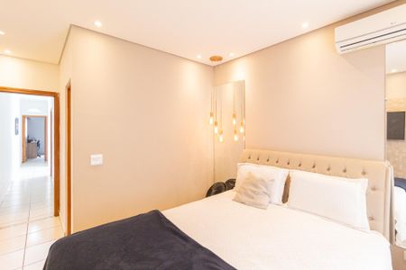 Casa à venda com 135m², 3 quartos e 2 vagasSuíte