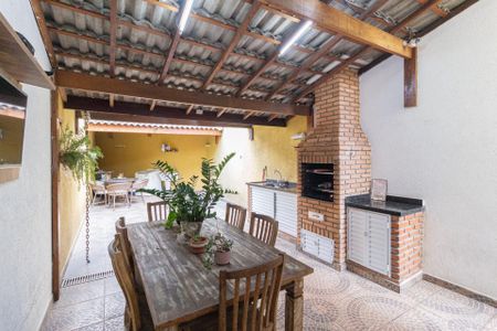 Casa à venda com 135m², 3 quartos e 2 vagasQuintal