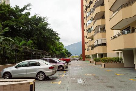 Área Comum - Vagas Visitantes de apartamento para alugar com 3 quartos, 154m² em Barra da Tijuca, Rio de Janeiro