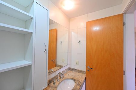 Apartamento para alugar com 55m², 2 quartos e 2 vagasBanheiro Social