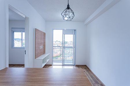 Sala e cozinha de apartamento para alugar com 1 quarto, 27m² em Sítio Morro Grande, São Paulo