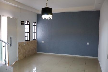 Sala de casa à venda com 2 quartos, 100m² em Jardim Roberto, Osasco
