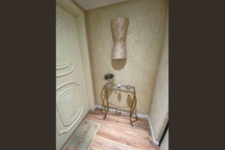 Apartamento à venda com 144m², 4 quartos e 2 vagas Apartamento à venda com 144m², 4 quartos e 2 vagasHall de Entrada