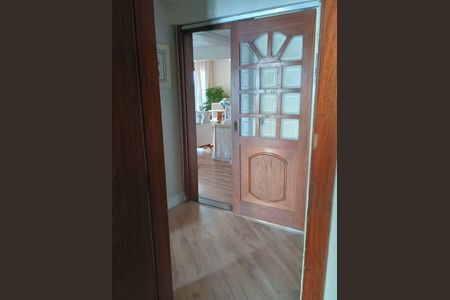 Apartamento à venda com 144m², 4 quartos e 2 vagas Apartamento à venda com 144m², 4 quartos e 2 vagasCorredor