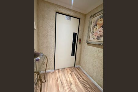 Apartamento à venda com 144m², 4 quartos e 2 vagas Apartamento à venda com 144m², 4 quartos e 2 vagasHall de Entrada