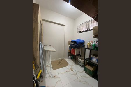 Apartamento à venda com 144m², 4 quartos e 2 vagas Apartamento à venda com 144m², 4 quartos e 2 vagasQuarto de Serviço