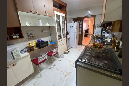 Apartamento à venda com 144m², 4 quartos e 2 vagas Apartamento à venda com 144m², 4 quartos e 2 vagasCozinha