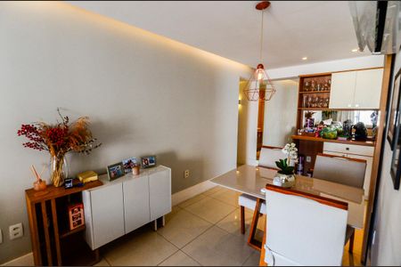 Apartamento à venda com 88m², 3 quartos e 1 vaga Apartamento à venda com 88m², 3 quartos e 1 vagaSala