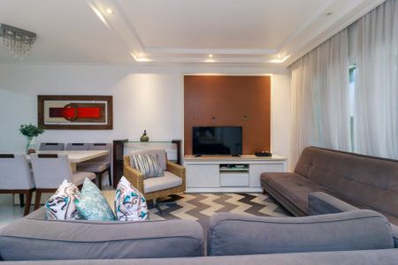 Casa para alugar com 150m², 3 quartos e 2 vagas Casa para alugar com 150m², 3 quartos e 2 vagasSala