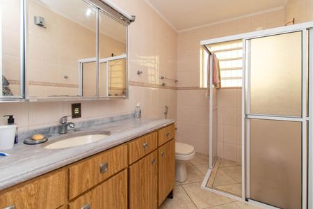 Banheiro do Quarto 1 de casa para alugar com 3 quartos, 170m² em Medianeira, Porto Alegre