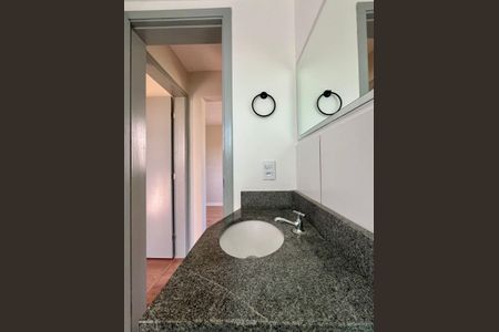 Banheiro de apartamento para alugar com 2 quartos, 46m² em Loteamento Parque São Martinho, Campinas