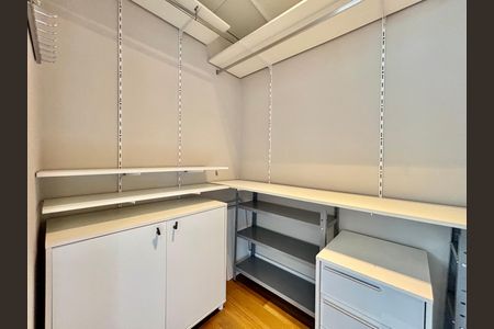 Apartamento para alugar com 139m², 2 quartos e 1 vaga Apartamento para alugar com 139m², 2 quartos e 1 vagaCloset da Suíte