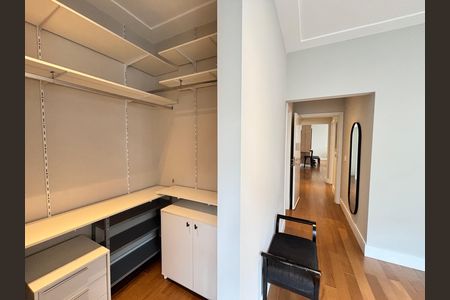 Apartamento para alugar com 139m², 2 quartos e 1 vaga Apartamento para alugar com 139m², 2 quartos e 1 vagaCloset da Suíte
