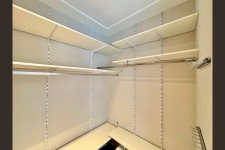 Apartamento para alugar com 139m², 2 quartos e 1 vaga Apartamento para alugar com 139m², 2 quartos e 1 vagaCloset da Suíte