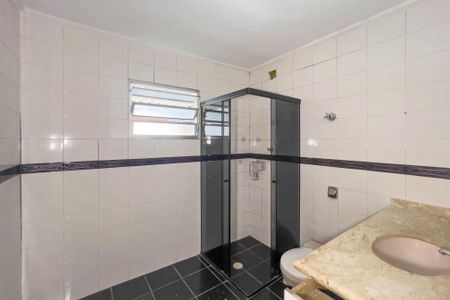 Casa para alugar com 330m², 3 quartos e 4 vagasBanheiro da Suíte