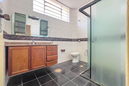 Casa para alugar com 330m², 3 quartos e 4 vagasBanheiro Social