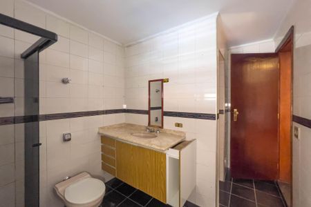 Banheiro da Suíte de casa para alugar com 3 quartos, 330m² em Jardim da Glória, São Paulo