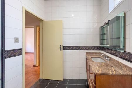 Casa para alugar com 330m², 3 quartos e 4 vagasBanheiro Social