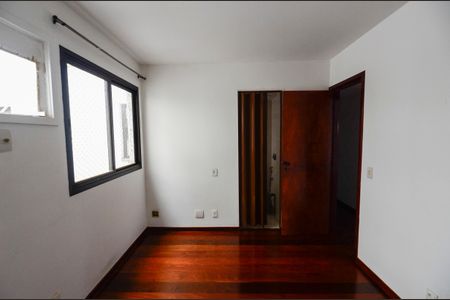 Apartamento à venda com 132m², 4 quartos e 2 vagasSuíte 1