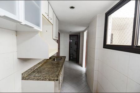 Apartamento à venda com 132m², 4 quartos e 2 vagasCozinha