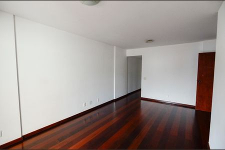 Apartamento à venda com 132m², 4 quartos e 2 vagasSala