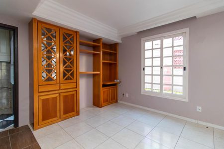 Sala de casa de condomínio à venda com 3 quartos, 130m² em Camaquã, Porto Alegre