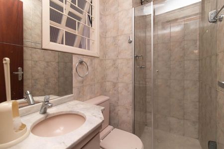 Banheiro social de casa de condomínio para alugar com 3 quartos, 130m² em Camaquã, Porto Alegre