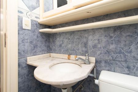 Banheiro 2 de casa de condomínio para alugar com 3 quartos, 130m² em Camaquã, Porto Alegre