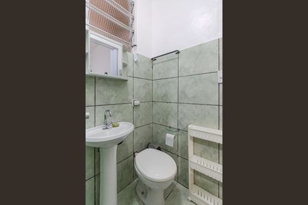 Banheiro de kitnet/studio para alugar com 1 quarto, 21m² em Cidade Baixa, Porto Alegre