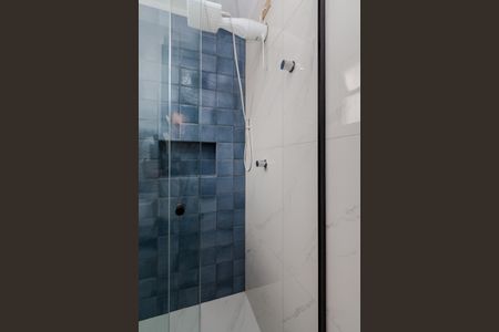 Banheiro de kitnet/studio para alugar com 1 quarto, 34m² em Centro Histórico, Porto Alegre