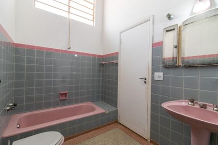 Casa para alugar com 300m², 4 quartos e 2 vagasBanheiro social