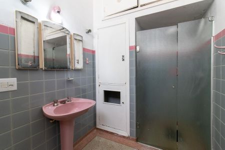 Casa para alugar com 300m², 4 quartos e 2 vagasBanheiro social