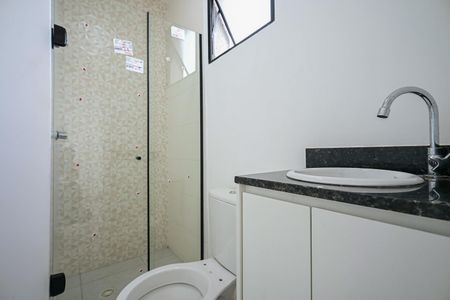 Banheiro Suíte  de apartamento para alugar com 1 quarto, 39m² em Vila Ernesto, São Paulo