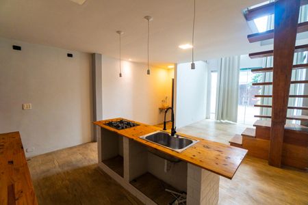 Sala/Cozinha de casa para alugar com 2 quartos, 80m² em Jardim Oriental, São Paulo