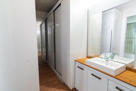 Banheiro da Suíte de casa para alugar com 2 quartos, 80m² em Jardim Oriental, São Paulo