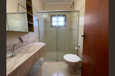 Casa à venda com 135m², 3 quartos e 4 vagasBanheiro Social