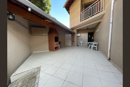 Casa à venda com 135m², 3 quartos e 4 vagasQuintal