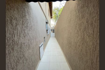 Casa à venda com 135m², 3 quartos e 4 vagasCorredor lateral