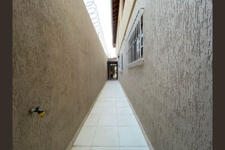 Casa à venda com 135m², 3 quartos e 4 vagasCorredor lateral
