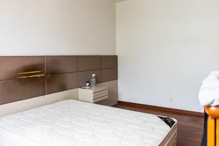 Casa à venda com 2 quartos, 570m² em Pampulha, Belo Horizonte