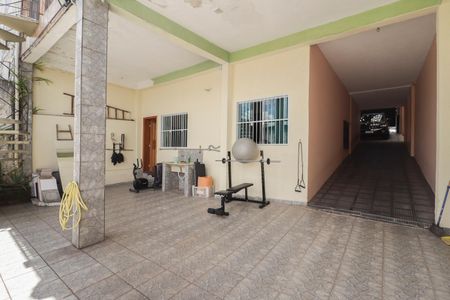 Casa à venda com 256m², 4 quartos e 3 vagas Casa à venda com 256m², 4 quartos e 3 vagasQuintal