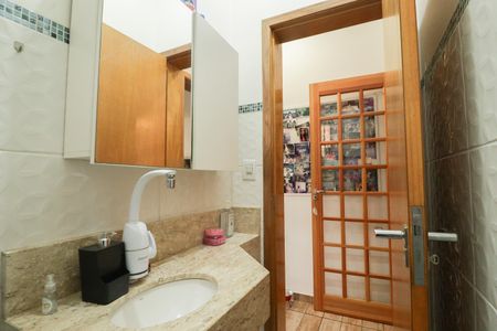 Casa à venda com 256m², 4 quartos e 3 vagas Casa à venda com 256m², 4 quartos e 3 vagasLavabo